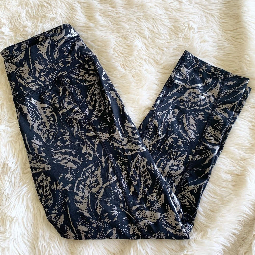 Betsey Johnson Performance Black/Silver Foil Floral Print Leggings/Yoga Pants